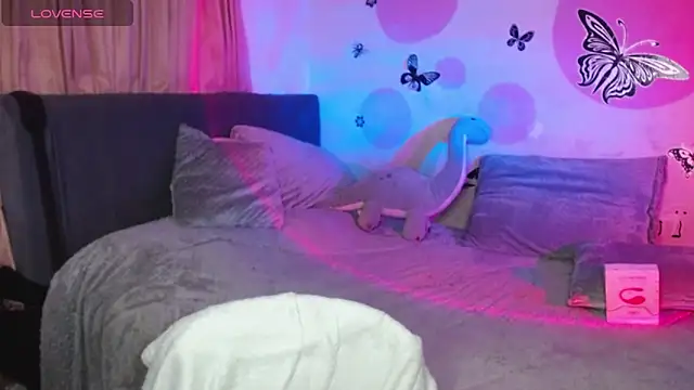 Snapshot of Cata_cortes chatting on 02-25-25, 02:14 Cata cortes online show from 02-25-25, 02:14