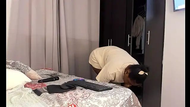  yisela  online show from 02-05-25, 12:20