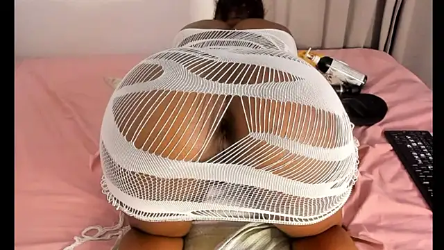  yisela  online show from 03-07-25, 01:53