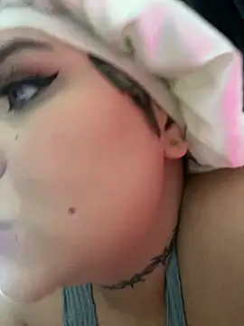 Laura takint online show from 12-24-24, 07:33