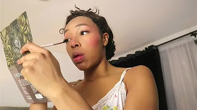 Snapshot of Valeriestyle chatting on 02-18-25, 03:53 Valeriestyle online show from 02-18-25, 03:53