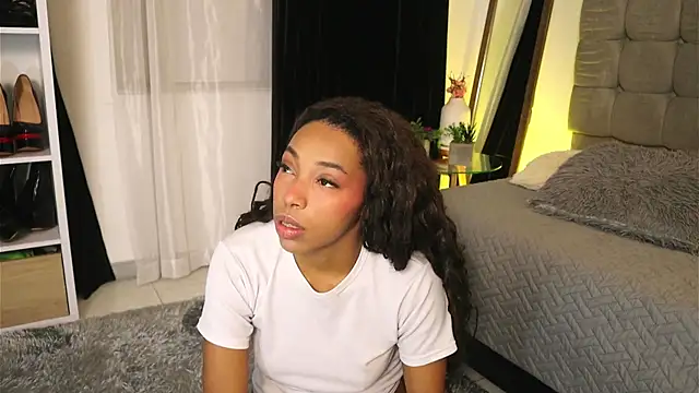 Snapshot of Valeriestyle chatting on 03-19-25, 04:03 Valeriestyle online show from 03-19-25, 04:03