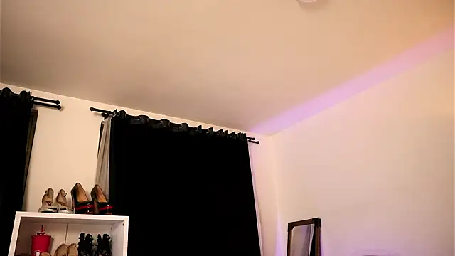 Snapshot of Valeriestyle chatting on 09-16-25, 03:51 Valeriestyle online show from 09-16-25, 03:51