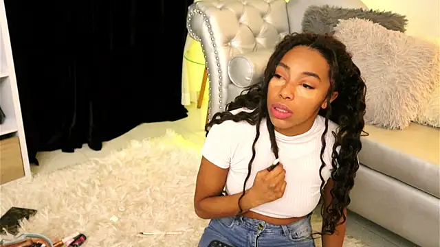 Snapshot of Valeriestyle chatting on 10-02-25, 03:57 Valeriestyle online show from 10-02-25, 03:57