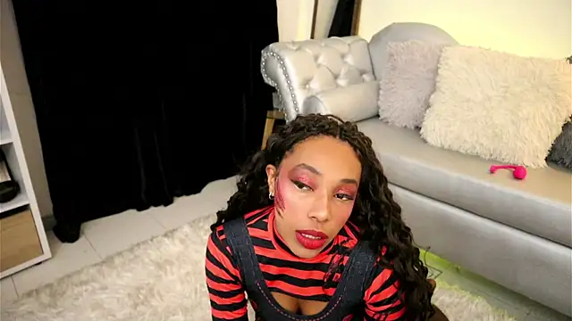 Snapshot of Valeriestyle chatting on 10-06-25, 04:10 Valeriestyle online show from 10-06-25, 04:10