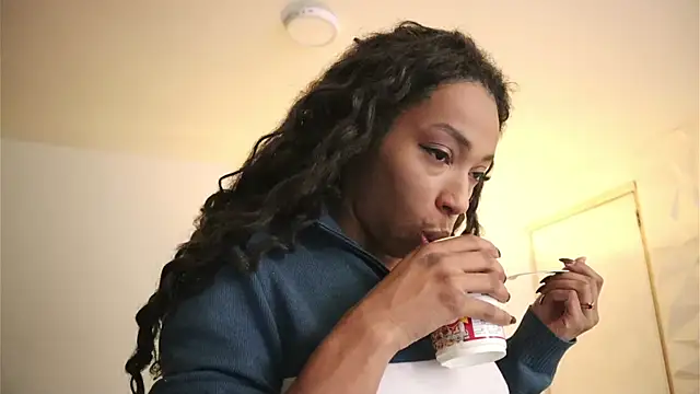 Snapshot of Valeriestyle chatting on 10-30-25, 04:25 Valeriestyle online show from 10-30-25, 04:25