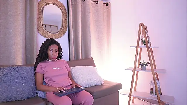 Snapshot of Valeriestyle chatting on 11-10-25, 04:00 Valeriestyle online show from 11-10-25, 04:00