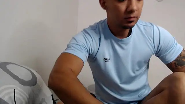 Snapshot of SimonRoberth chatting on 12-18-25, 03:29 SimonRoberth online show from 12-18-25, 03:29