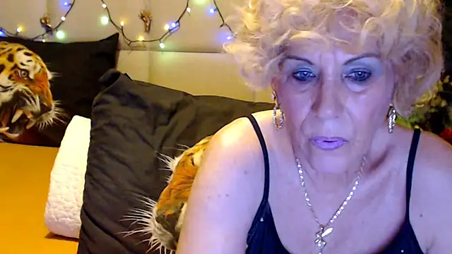 HappyWomanOn online show from 10-17-25, 05:59