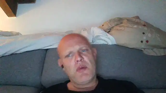 davigochi77bcn online show from 12-19-25, 08:38