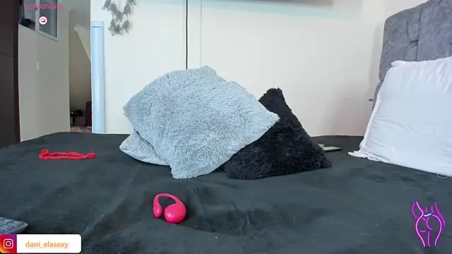 danielasexya1 online show from 03-02-25, 08:18