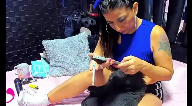 Snapshot of mature_sexi40 chatting on 02-18-25, 05:42 mature sexi40 online show from 02-18-25, 05:42