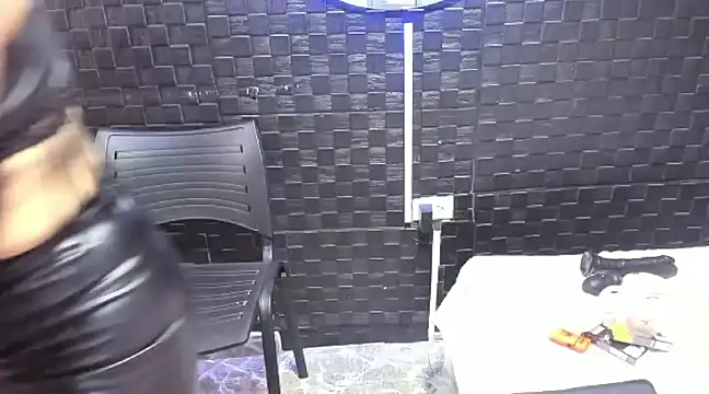 Snapshot of mature_sexi40 chatting on 02-26-25, 10:20 mature sexi40 online show from 02-26-25, 10:20