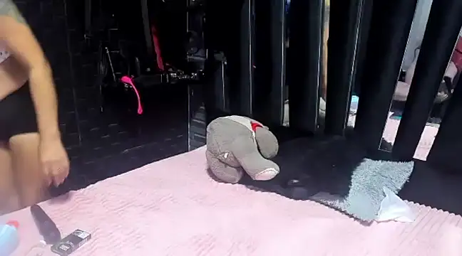 Snapshot of mature_sexi40 chatting on 03-23-25, 04:16 mature sexi40 online show from 03-23-25, 04:16