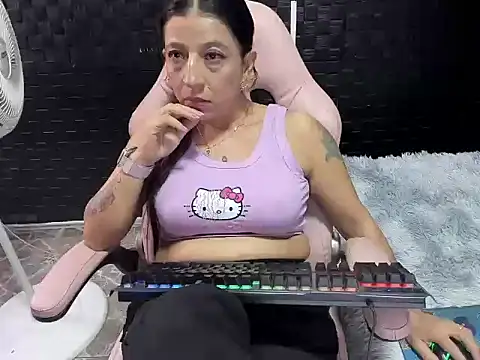 Snapshot of mature_sexi40 chatting on 10-15-25, 12:16 mature sexi40 online show from 10-15-25, 12:16