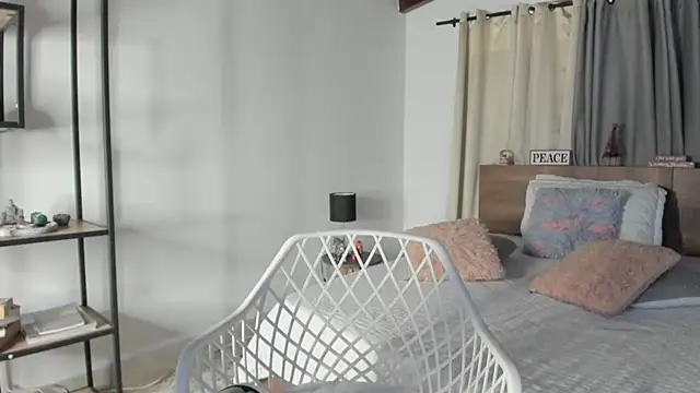 SaraVergara online show from 12-18-24, 08:36