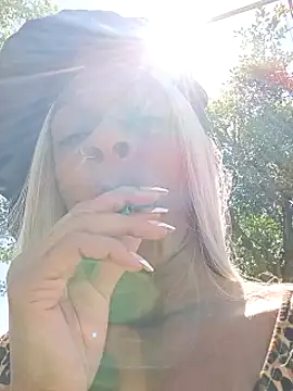 Snapshot of Jasmine_FullsShine chatting on 03-15-25, 07:16 Jasmine FullsShine online show from 03-15-25, 07:16