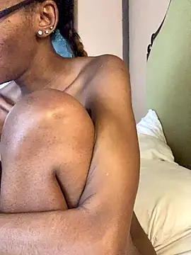 Snapshot of Jasmine_FullsShine chatting on 12-13-25, 08:25 Jasmine FullsShine online show from 12-13-25, 08:25