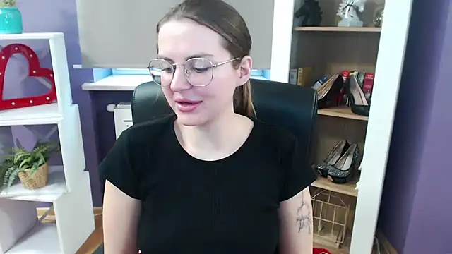 Zoey Erotic online show from 02-24-25, 09:00