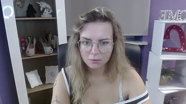 Zoey Erotic online show from 09-11-25, 04:23