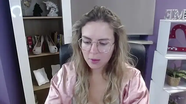 Zoey Erotic online show from 09-26-25, 04:27