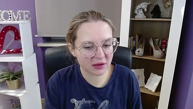 Zoey Erotic online show from 11-18-25, 05:34