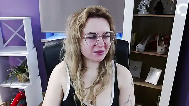 Zoey Erotic online show from 04-22-26, 04:26