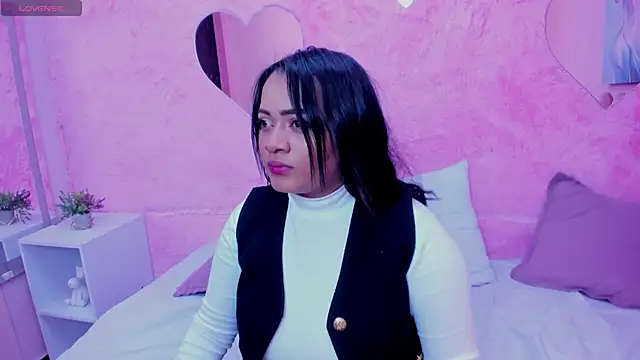 Snapshot of Sariitaa_ chatting on 02-08-25, 11:44 Sariitaa  online show from 02-08-25, 11:44