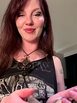 Snapshot of courtneyoccult chatting on 09-25-25, 08:07 courtneyoccult online show from 09-25-25, 08:07