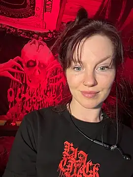 Snapshot of courtneyoccult chatting on 10-15-25, 07:52 courtneyoccult online show from 10-15-25, 07:52