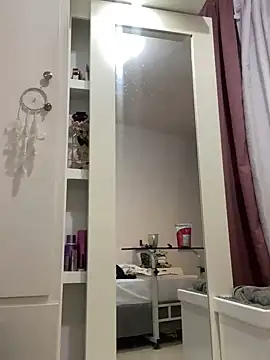 Kataliina online show from 02-18-25, 02:49