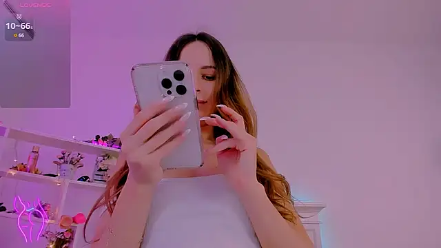 Snapshot of Alice_in_the__Wonderland chatting on 01-21-25, 06:43 Alice in the Wonderland online show from 01-21-25, 06:43