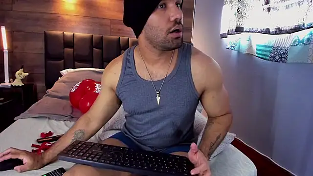 Snapshot of anthonylatynxd chatting on 02-14-25, 04:31 anthonylatynxd online show from 02-14-25, 04:31