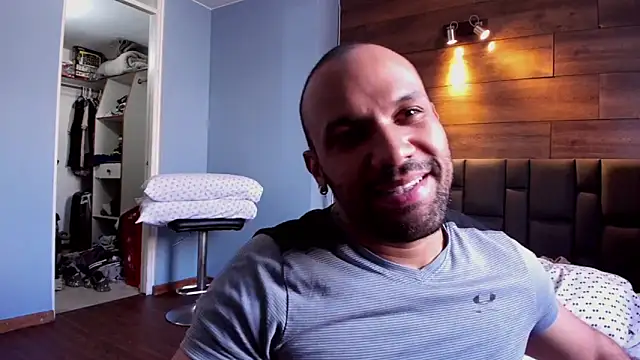 Snapshot of anthonylatynxd chatting on 02-18-25, 02:27 anthonylatynxd online show from 02-18-25, 02:27