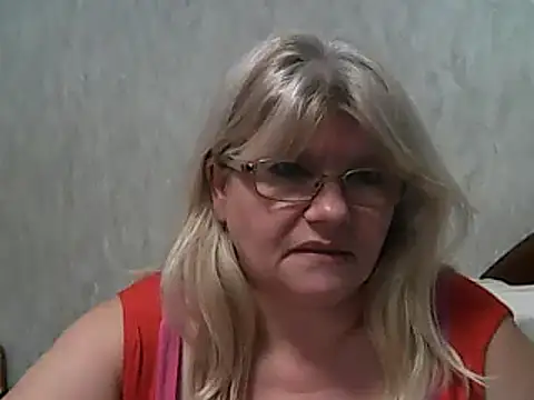 Snapshot of Diana_49 chatting on 02-19-25, 02:44 Diana 49 online show from 02-19-25, 02:44