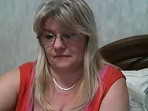 Snapshot of Diana_49 chatting on 02-27-25, 06:53 Diana 49 online show from 02-27-25, 06:53