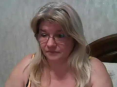 Snapshot of Diana_49 chatting on 03-04-25, 11:19 Diana 49 online show from 03-04-25, 11:19