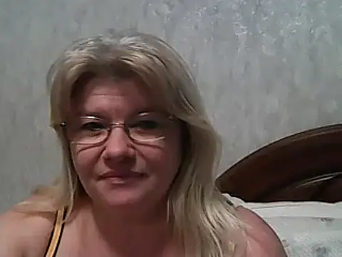 Snapshot of Diana_49 chatting on 03-04-25, 05:24 Diana 49 online show from 03-04-25, 05:24