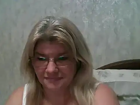 Snapshot of Diana_49 chatting on 03-05-25, 07:49 Diana 49 online show from 03-05-25, 07:49