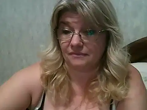 Snapshot of Diana_49 chatting on 03-08-25, 05:43 Diana 49 online show from 03-08-25, 05:43