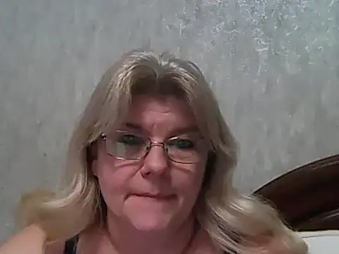 Snapshot of Diana_49 chatting on 03-09-25, 04:11 Diana 49 online show from 03-09-25, 04:11