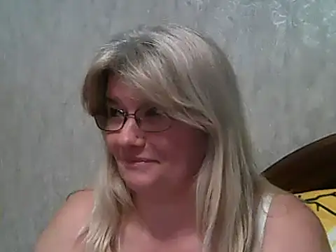 Snapshot of Diana_49 chatting on 03-16-25, 02:00 Diana 49 online show from 03-16-25, 02:00