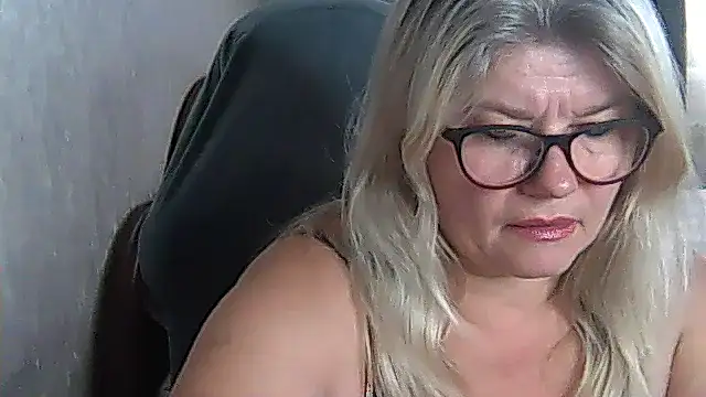 Snapshot of Diana_49 chatting on 09-15-25, 09:20 Diana 49 online show from 09-15-25, 09:20