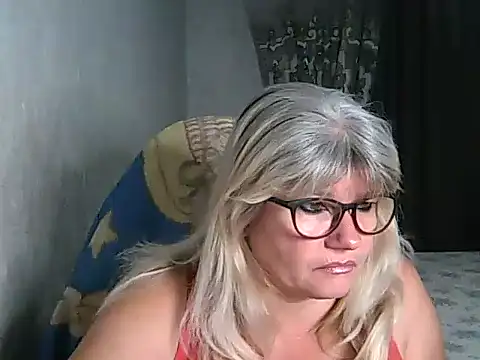 Snapshot of Diana_49 chatting on 09-28-25, 07:36 Diana 49 online show from 09-28-25, 07:36