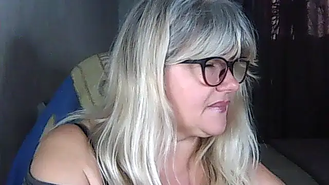 Snapshot of Diana_49 chatting on 10-31-25, 09:54 Diana 49 online show from 10-31-25, 09:54