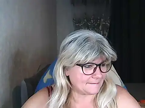 Snapshot of Diana_49 chatting on 11-06-25, 06:53 Diana 49 online show from 11-06-25, 06:53