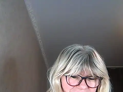 Snapshot of Diana_49 chatting on 11-11-25, 12:21 Diana 49 online show from 11-11-25, 12:21