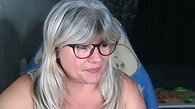 Snapshot of Diana_49 chatting on 11-15-25, 06:00 Diana 49 online show from 11-15-25, 06:00