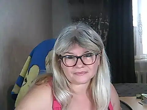 Snapshot of Diana_49 chatting on 11-25-25, 09:42 Diana 49 online show from 11-25-25, 09:42