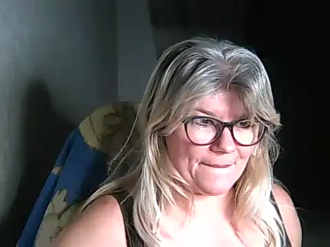 Snapshot of Diana_49 chatting on 12-03-25, 06:32 Diana 49 online show from 12-03-25, 06:32